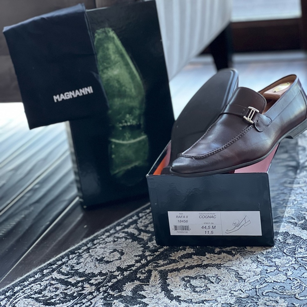 Magnanni Brown Leather Oxfords Sleek Design